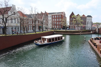 �S��6km�̉^�͂��^�q����u�J�i���N���[�U�[�v�B 